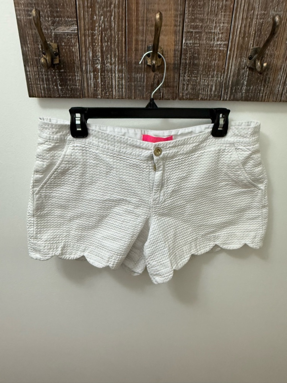 Lilly Pulitzer White Scallop Hem Textured Shorts - Picture 3 of 8